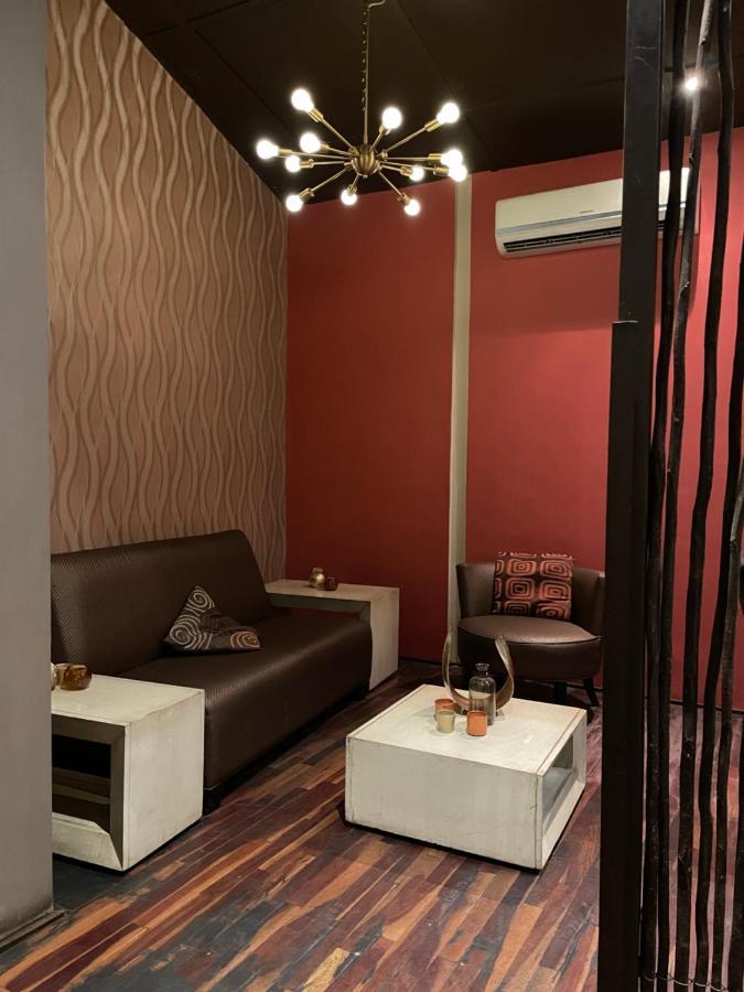 Planet Hotel Hollybum Lubumbashi Extérieur photo