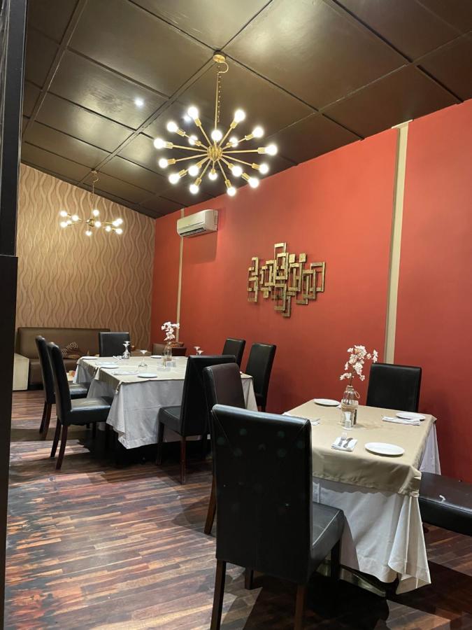 Planet Hotel Hollybum Lubumbashi Extérieur photo