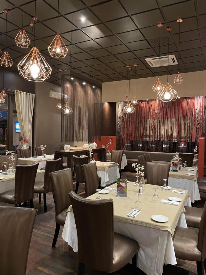 Planet Hotel Hollybum Lubumbashi Extérieur photo